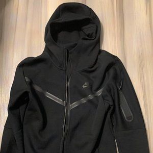 Black Nike Tech Fleece SIZE M